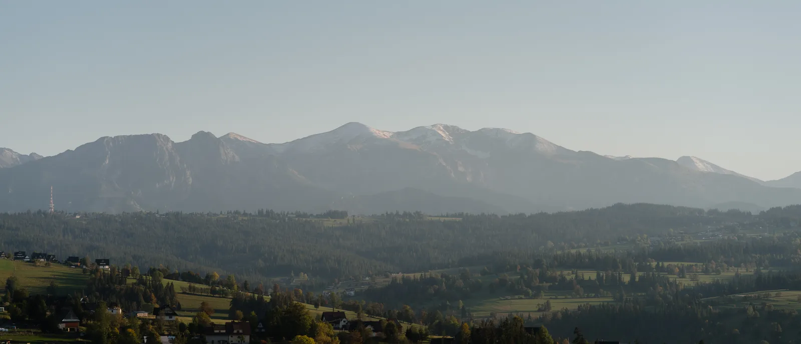 Panorama Tatr i podhalańskich wzgórz
