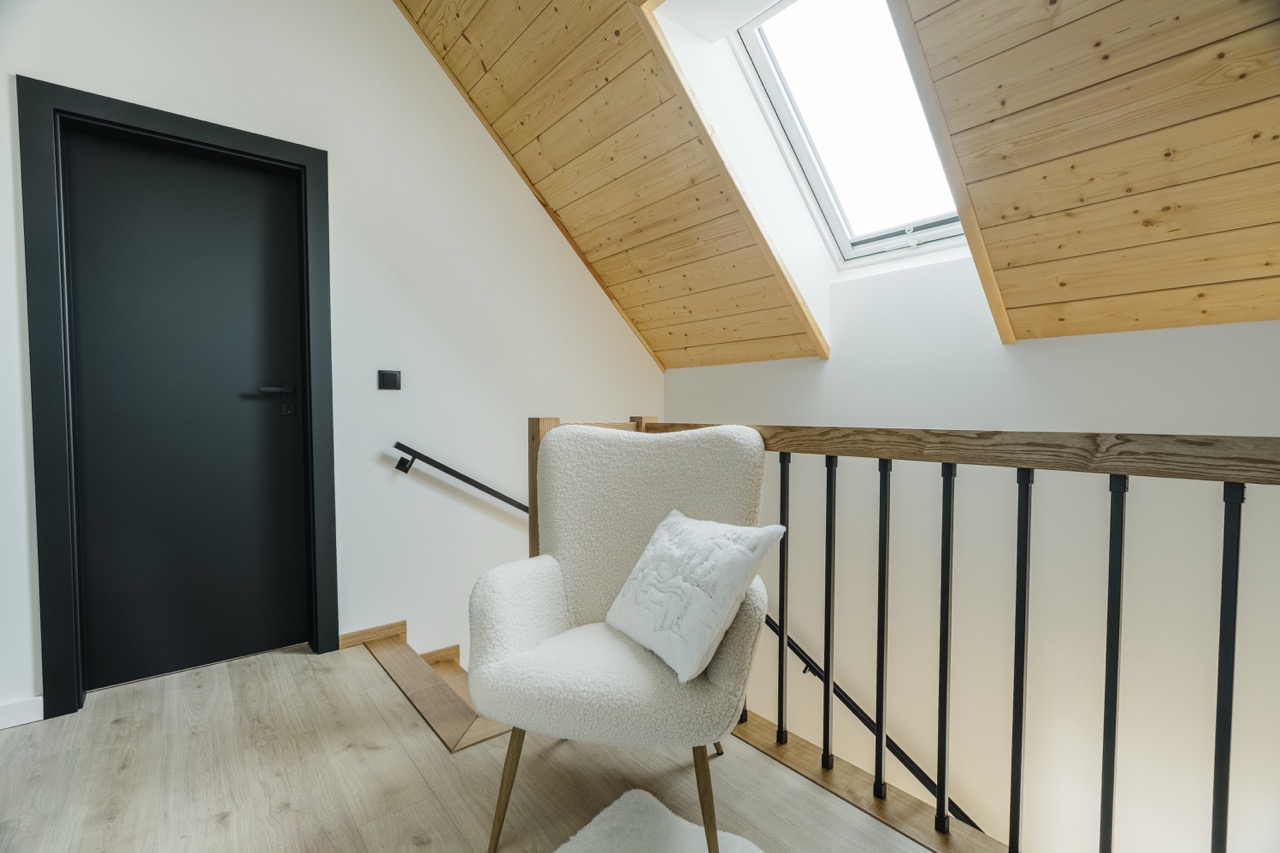 Przytulna sypialnia w nowoczesnym domku na Podhalu - zdjęcie 18