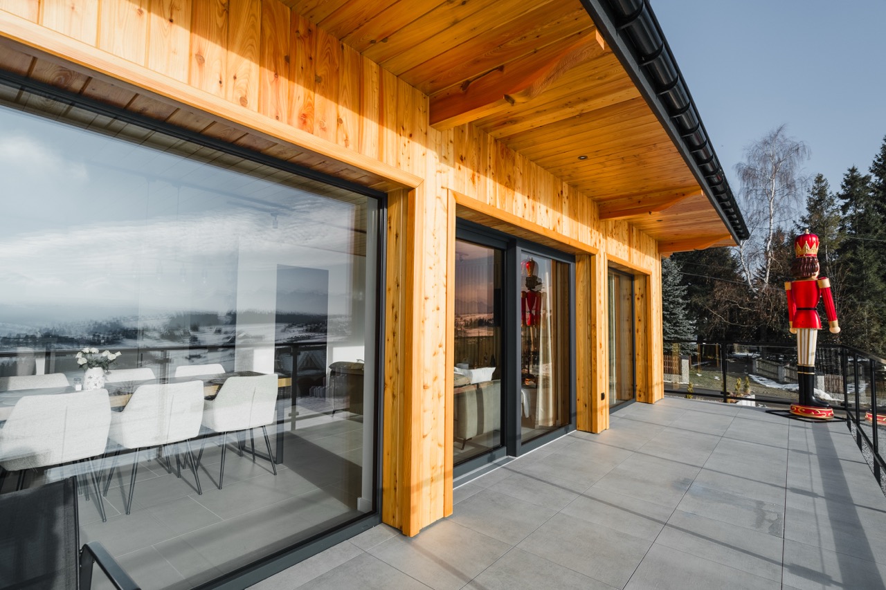 Nowoczesna jadalnia z góralskimi akcentami blisko Zakopanego - zdjęcie 37